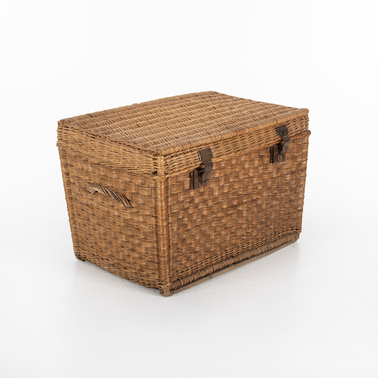 Ein Rattankoffer, Schweden, erste Hälfte des 20. Jahrhunderts.