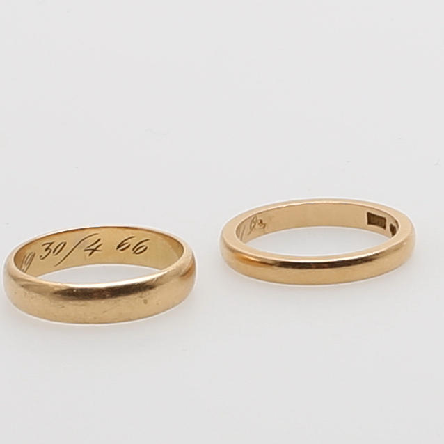 SLÄTA RINGAR, 2 st. 18 K guld. 10,56 g.