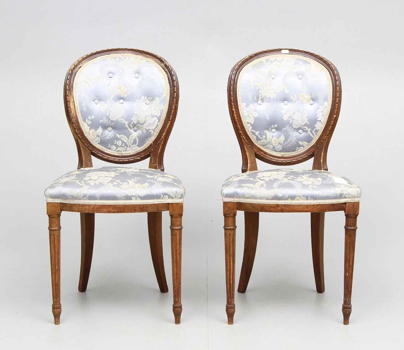 STOLAR, ett par, Louis XVI-stil. 1900-tal.