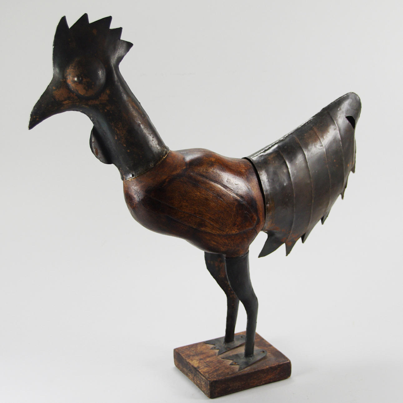 SKULPTUR, "Tupp", trä/metall, 1900/2000-tal.