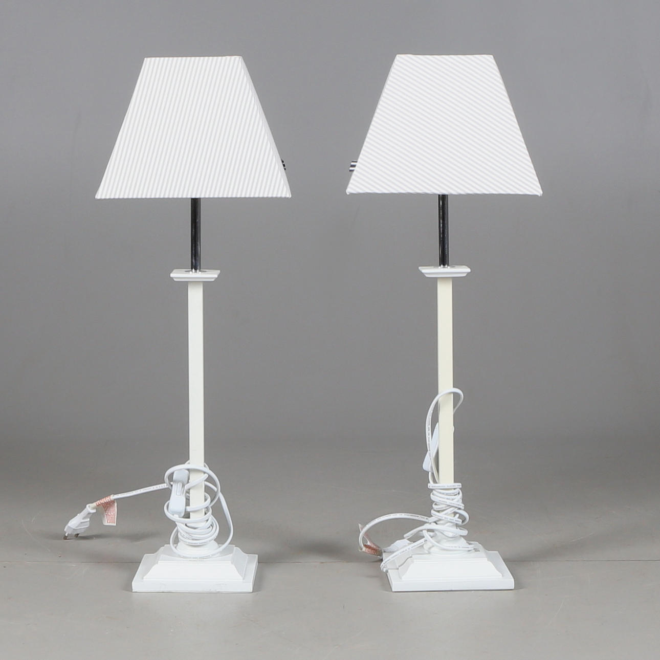 BORDSLAMPOR, ett par, metall/tyg, 1900-talets senare hälft.