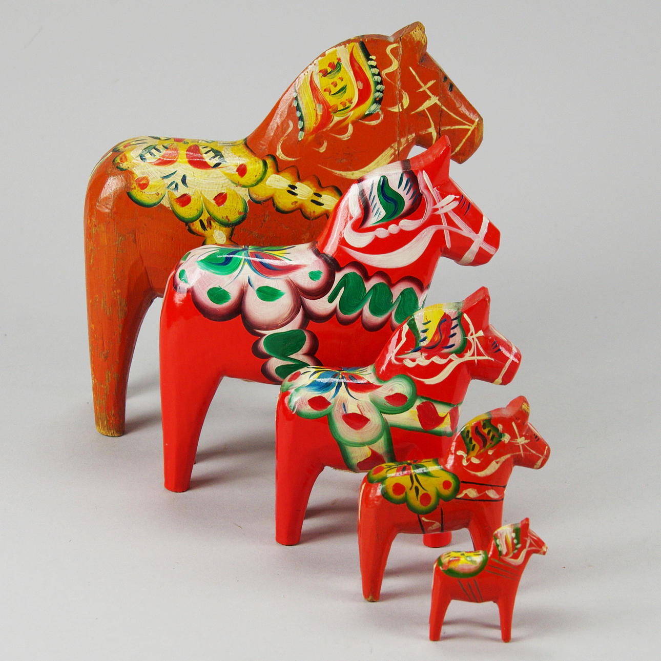 DALAHÄSTAR, 5 stycken varav 2 stycken äldre.