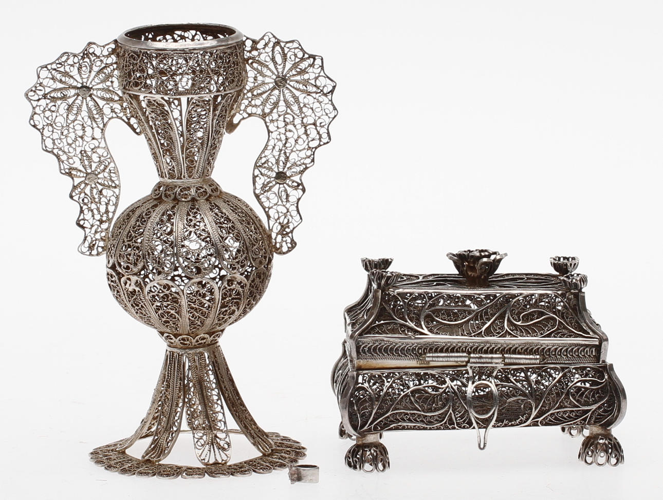 FILIGRANARBETEN, 2 st, SKRIN, I. Avdyeyev, Moskva 1861, Ryssland. Samt VAS med hänklar, vikt ca 137,5 gram.