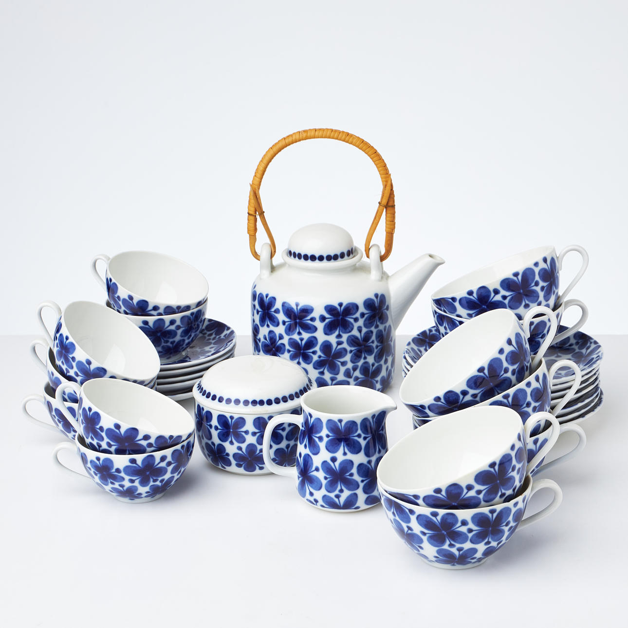 ASTIAT, 13 dl, posliini, Rörstrand ”Mon Ami”.