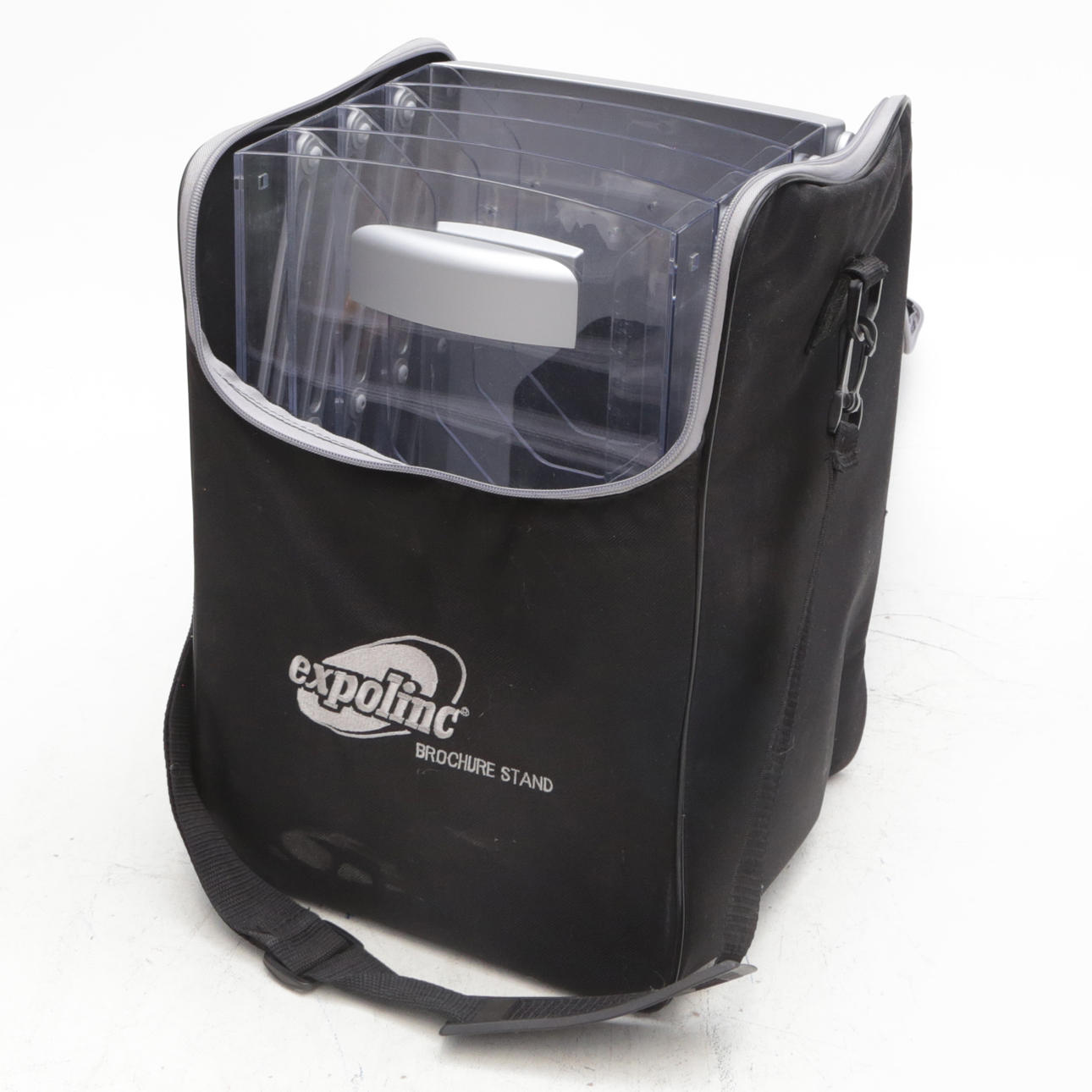 BROSCHYRSTÄLL, plast, i väska.