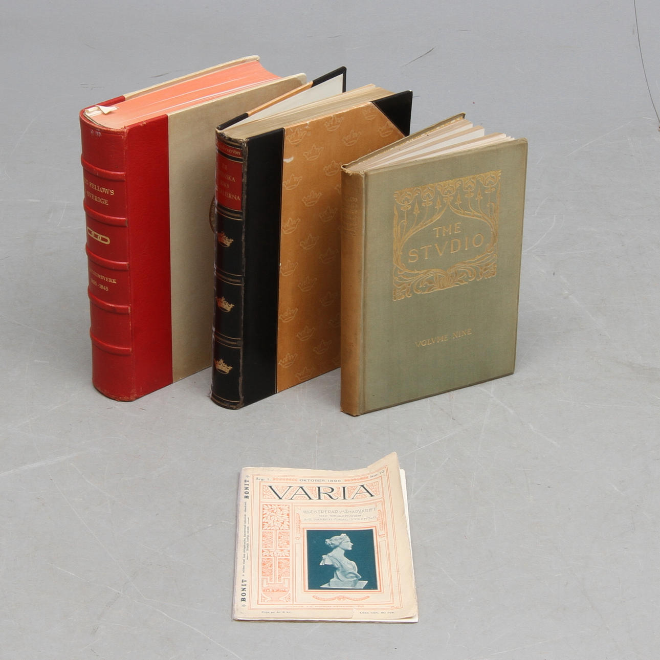 BÖCKER, 4 st, bland annat "Odd fellows i Sverige Jubileumsverk 1895-1945", "The Studio Volume 9".
