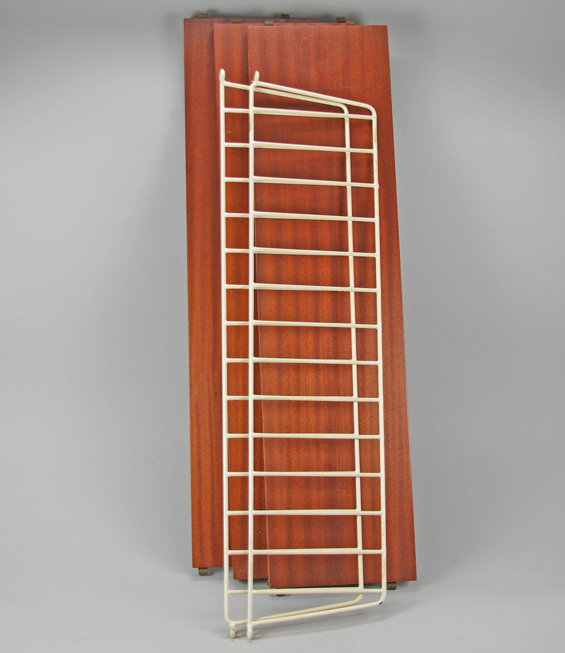 STRINGHYLLA, mahogny, 1900-talets mitt.