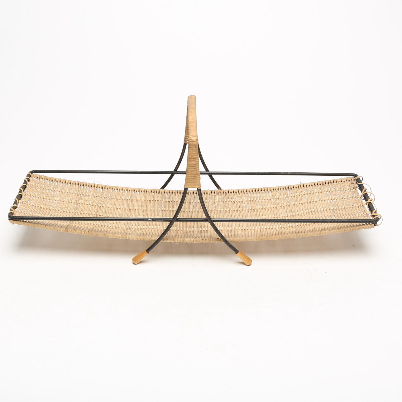 GRASA, metal, ratán.