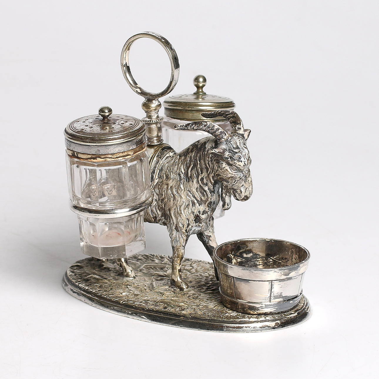 KRYDDSTÄLL, nysilver, patent sökt 9 februari, 1887, England.