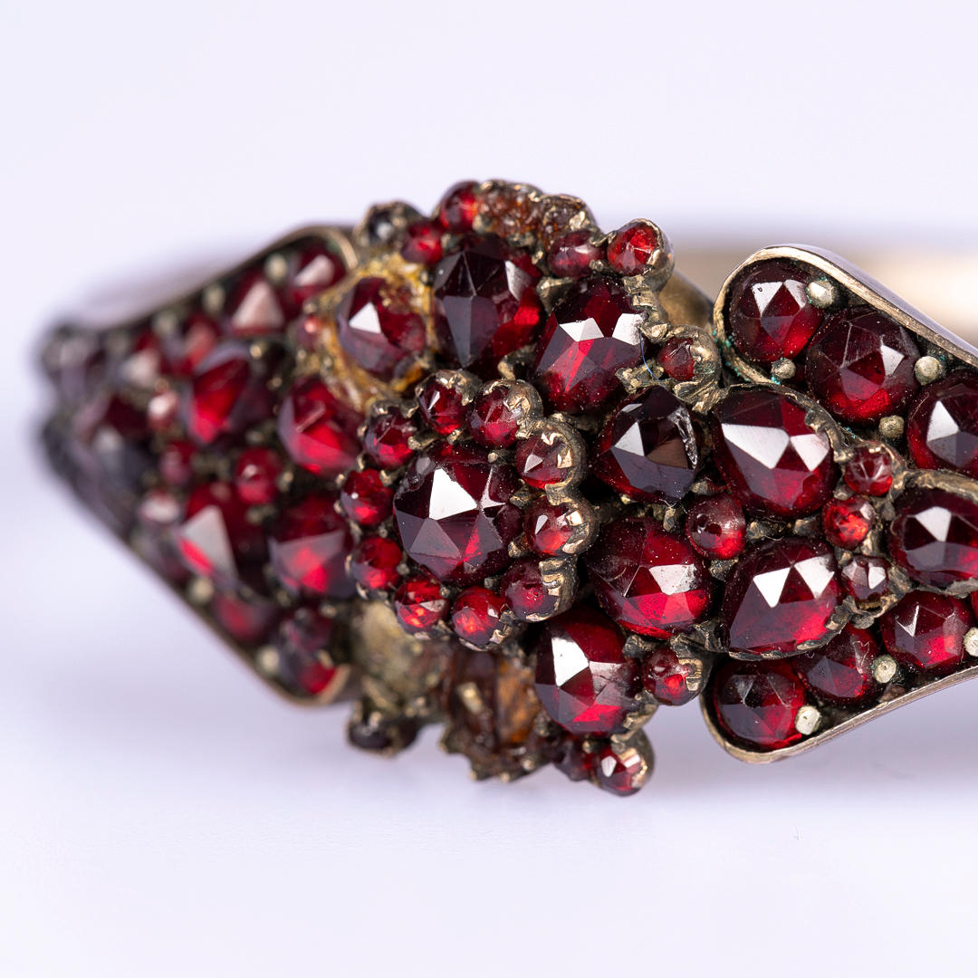 Antik granatarmband, vikt ca. 22,3 g.