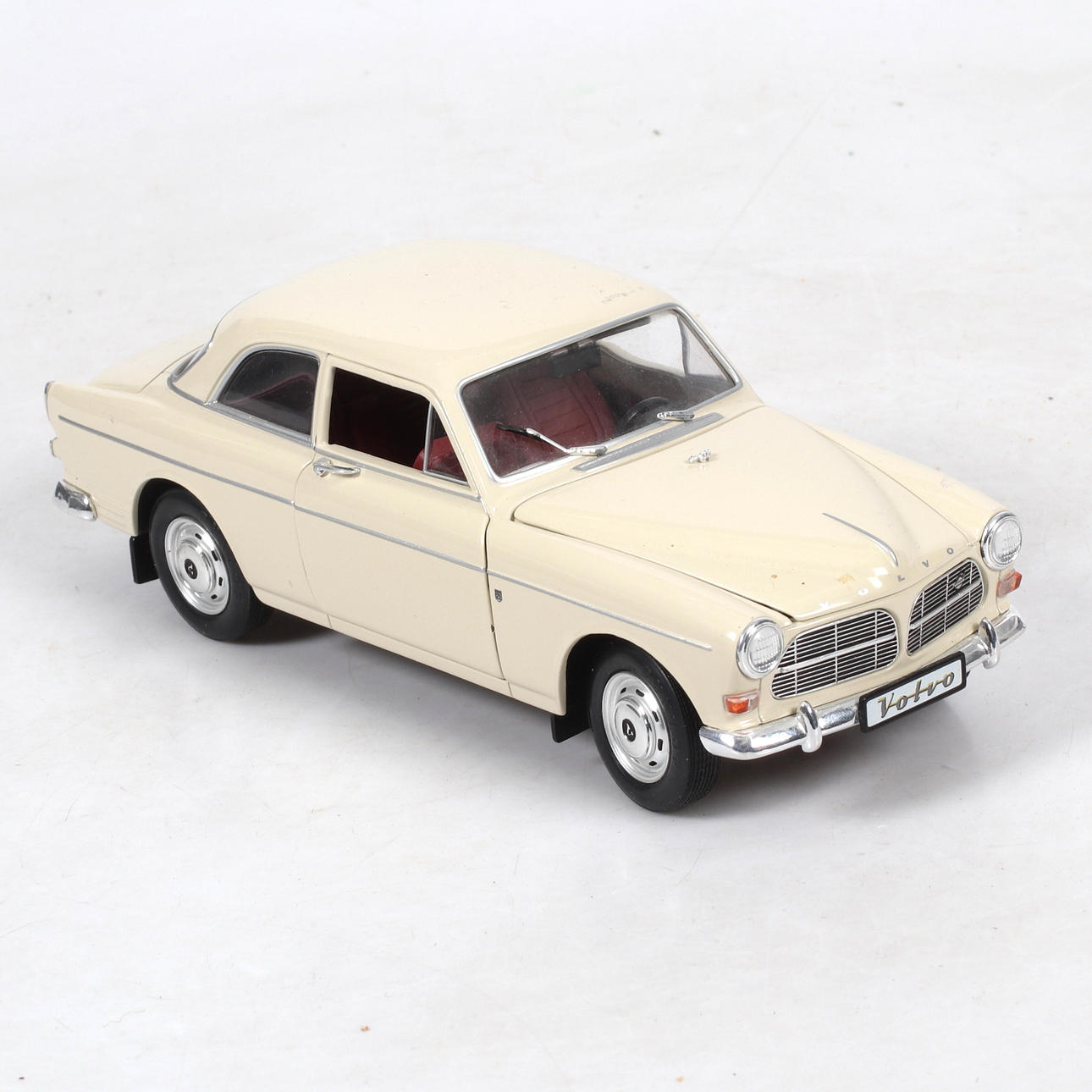 MALLIAUTO, ”Volvo121 Amazon”, Revell 2004.