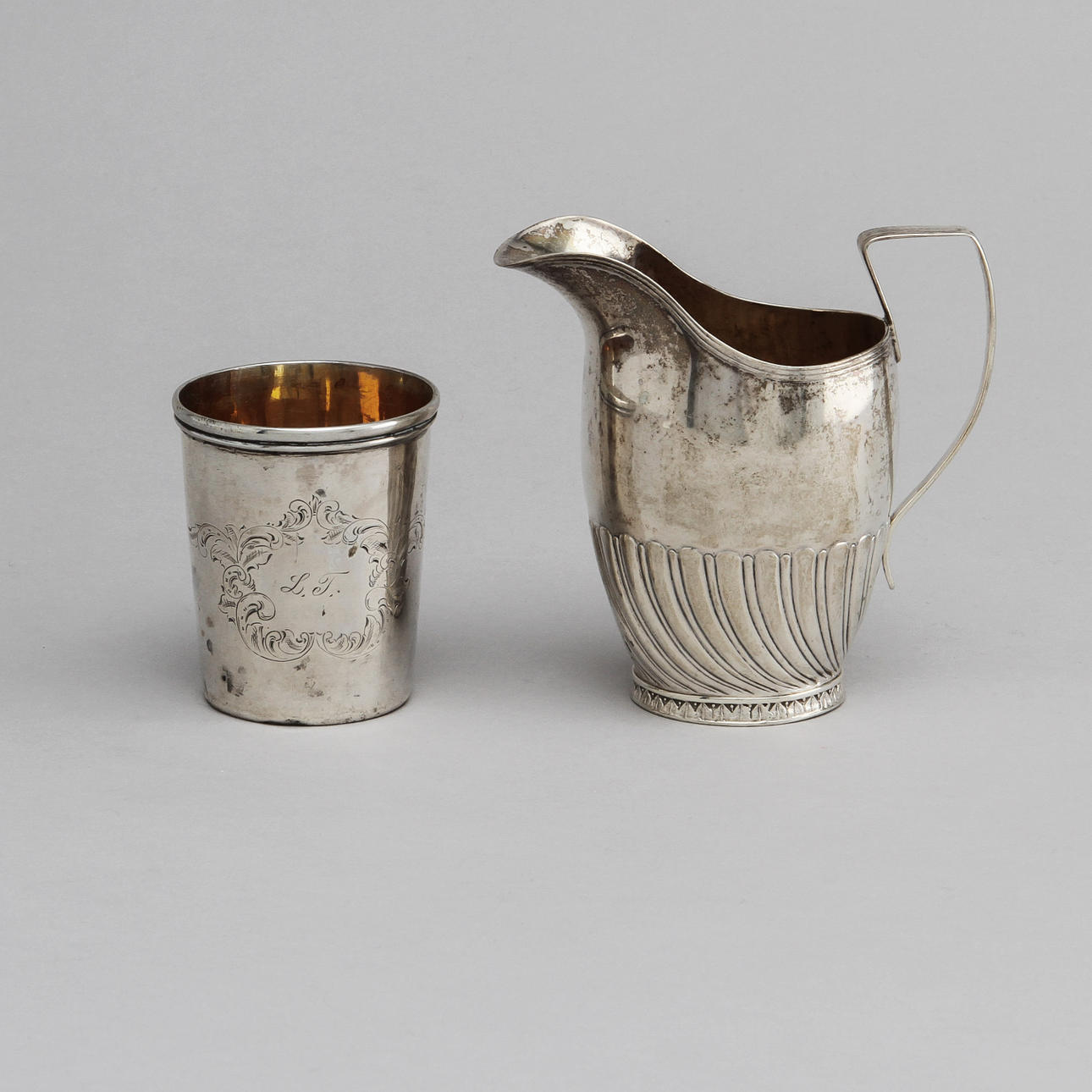 BÄGARE samt KANNA, silver, 1812 resp, 1827. Vikt 190 gram.