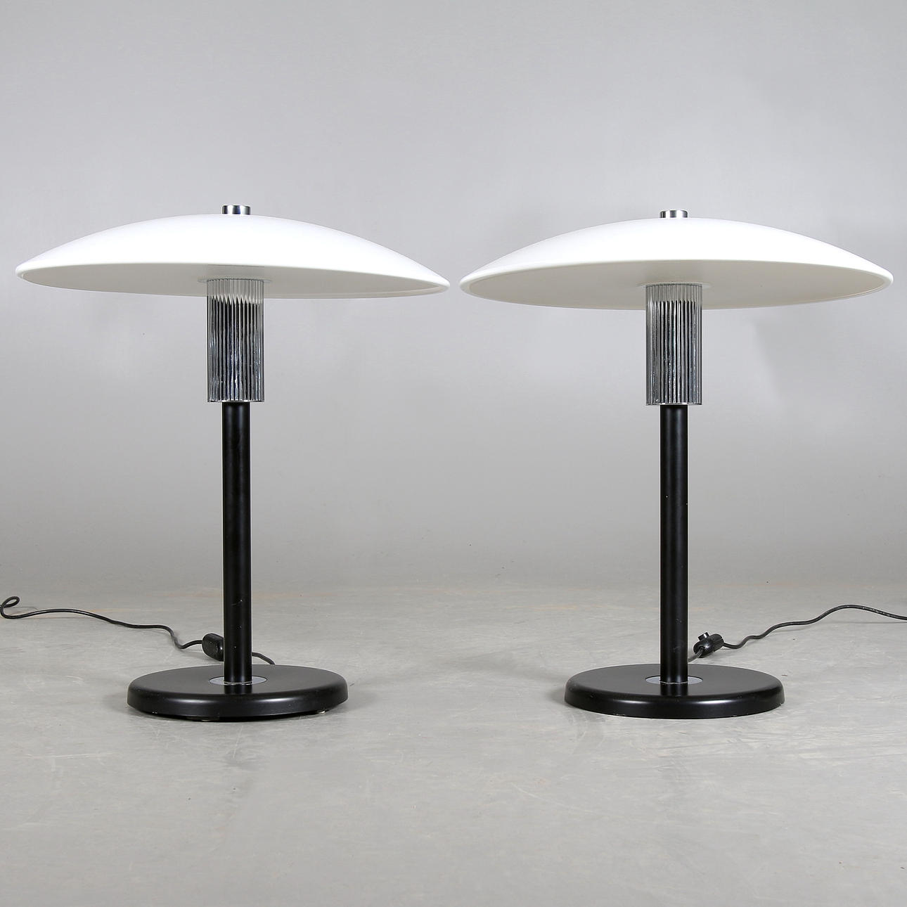 BORDSLAMPOR, ett par, Blond Belysning. 1900-talets slut.