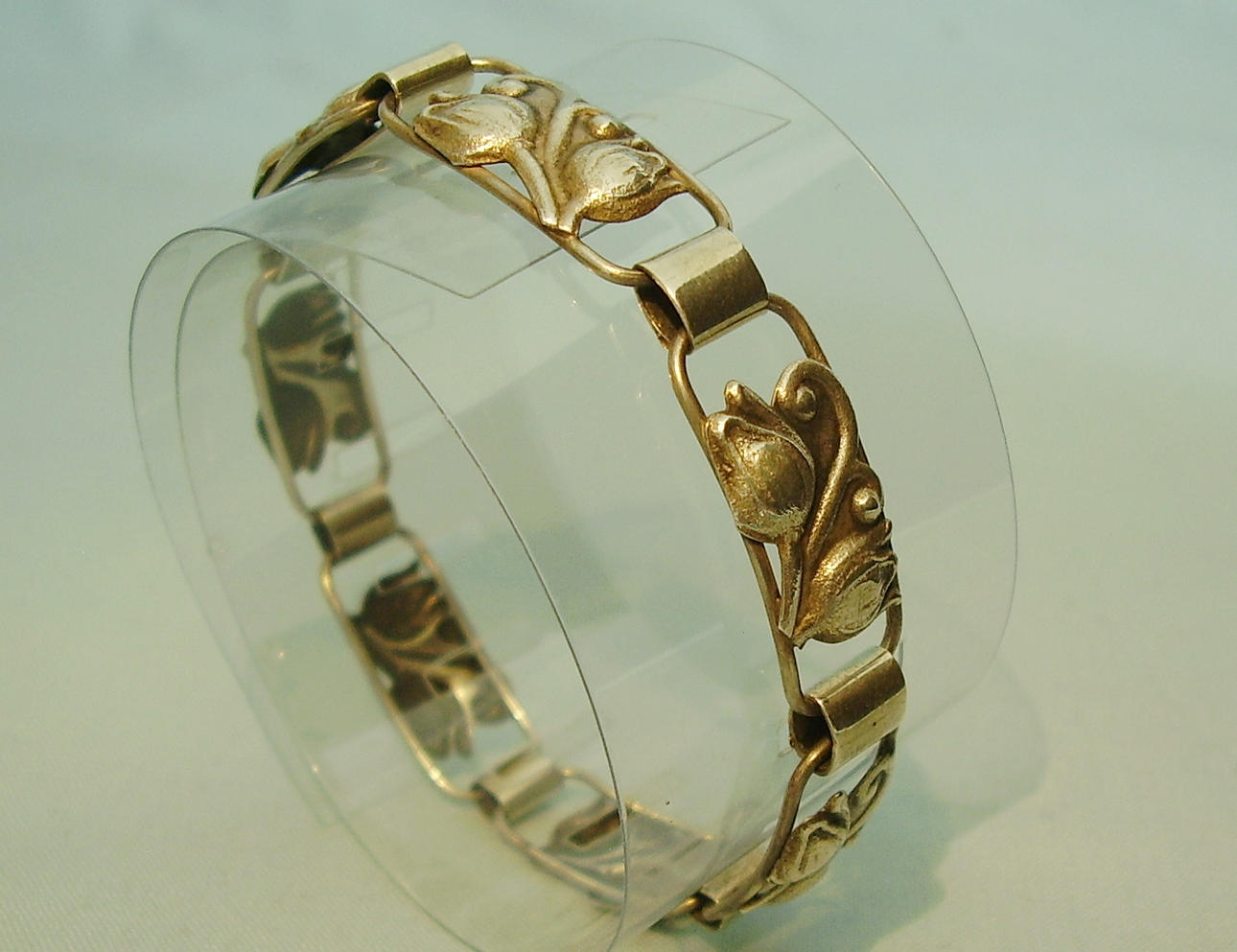 HENRY ROLAND. DANSKT ARMBAND SILVER signerat Henry Roland, Århus, Danmark.