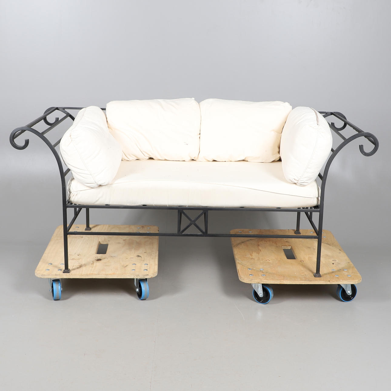 SOFÁ DE HIERRO FORJADO A SOHO HOME.