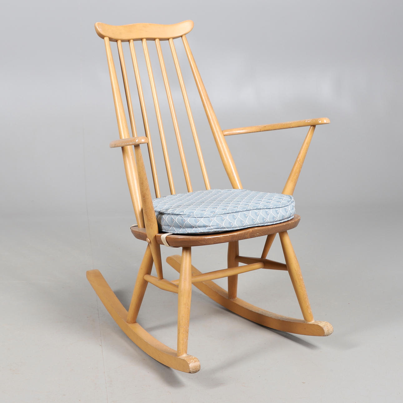 UNA MECEDORA ERCOL MODELO 435 GOLDEN DAWN.