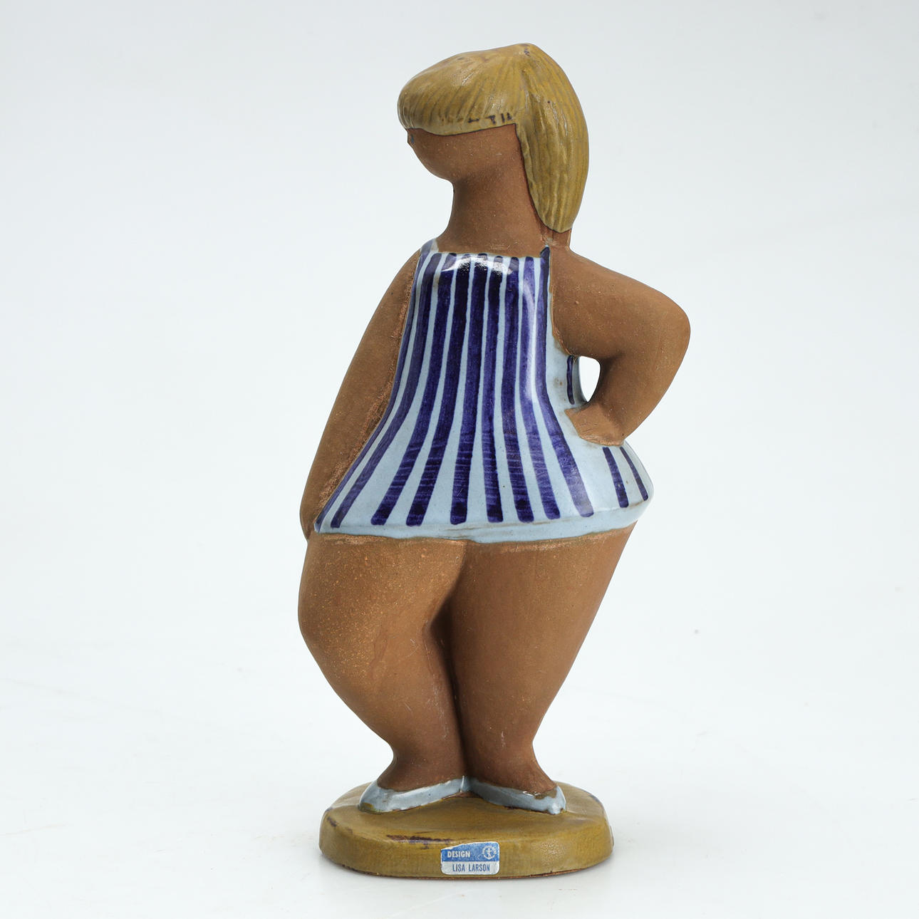 LISA LARSON. ”Dora”, hahmo.