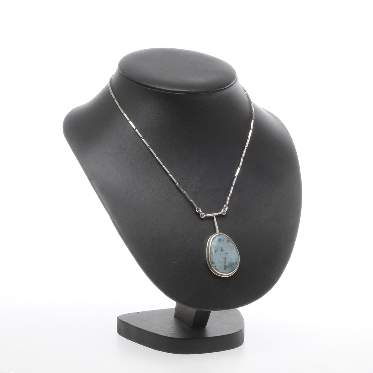 HÄNGE MED KEDJA, silver med mossagat, B Sörlings Konsthantverk Stockholm 1961.