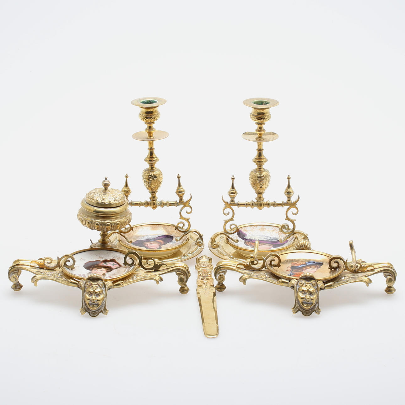 SKRIVBORDS-SET, 5 delar, mässing/porslin, 1800-talets slut.