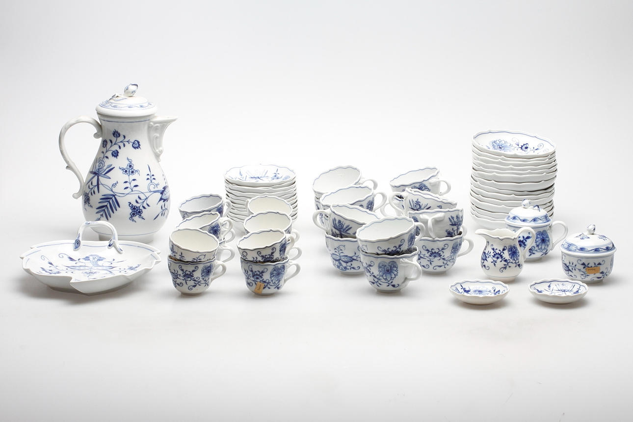 SERVISPORSLIN, 32 delar, "Lökmönstret", Meissen, 1900-tal.