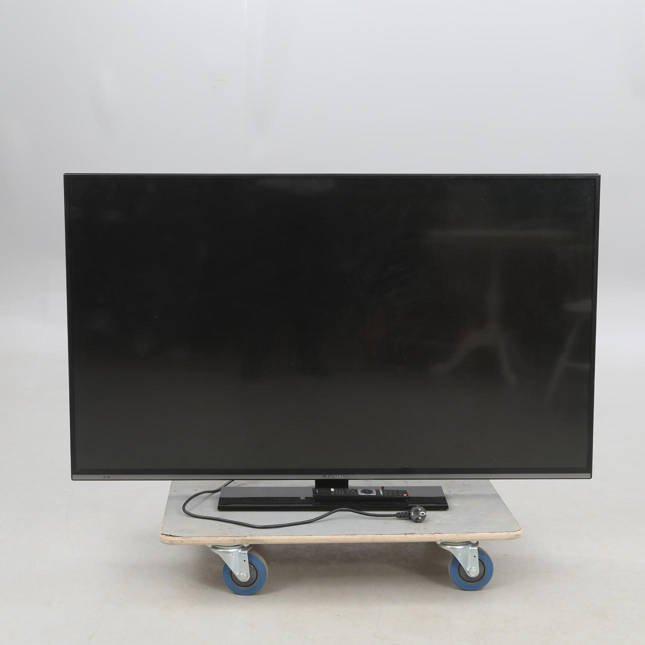 TV Grundig, smart 55-tommer.