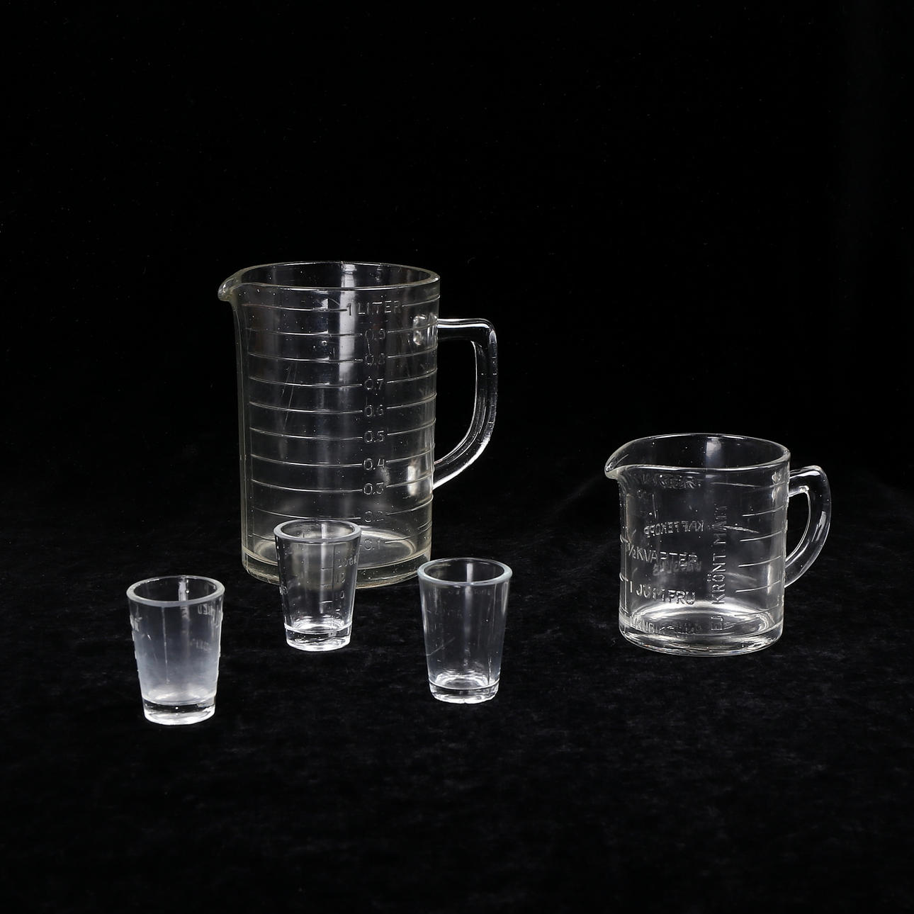 MÅTTSATSER, 5 delar, glas.