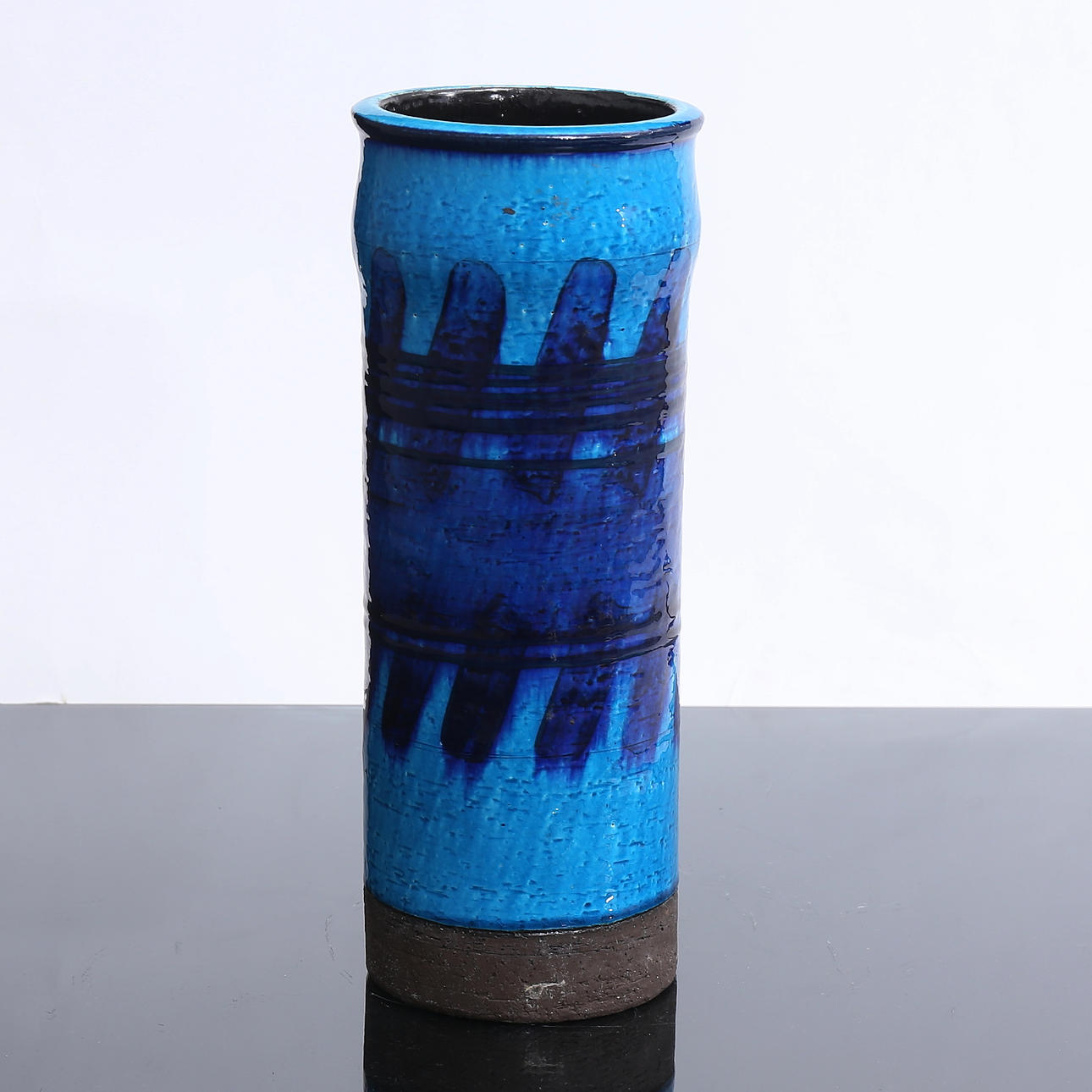 INGER PERSSON. A chamotte stoneware vase, Atelje Rörstrand.