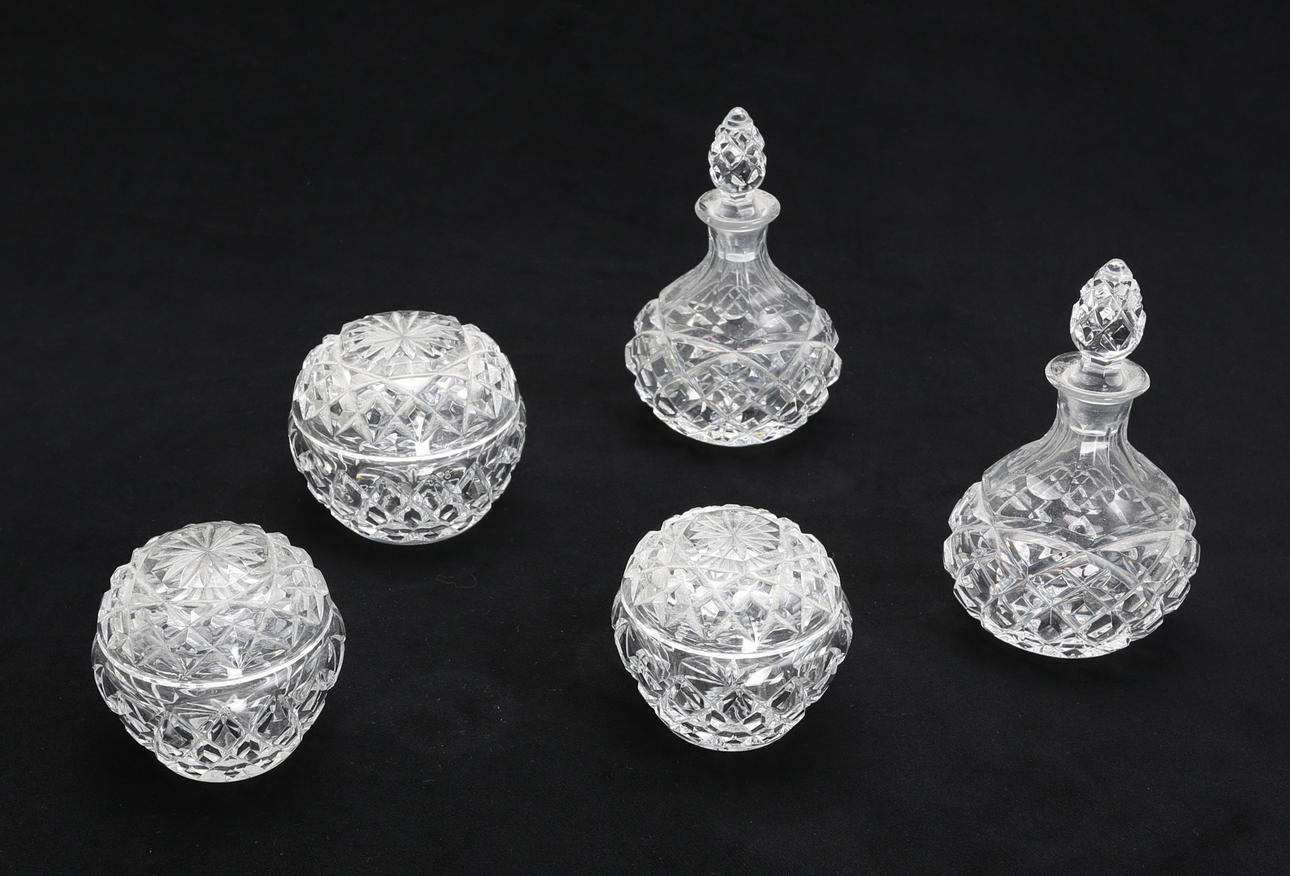 GLASFÖREMÅL, 5 delar, kristall, 1900-tal.