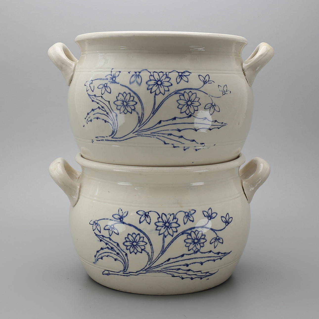 KRUS, 2 st, blå/vit porslin, Gustavsberg, 1909.