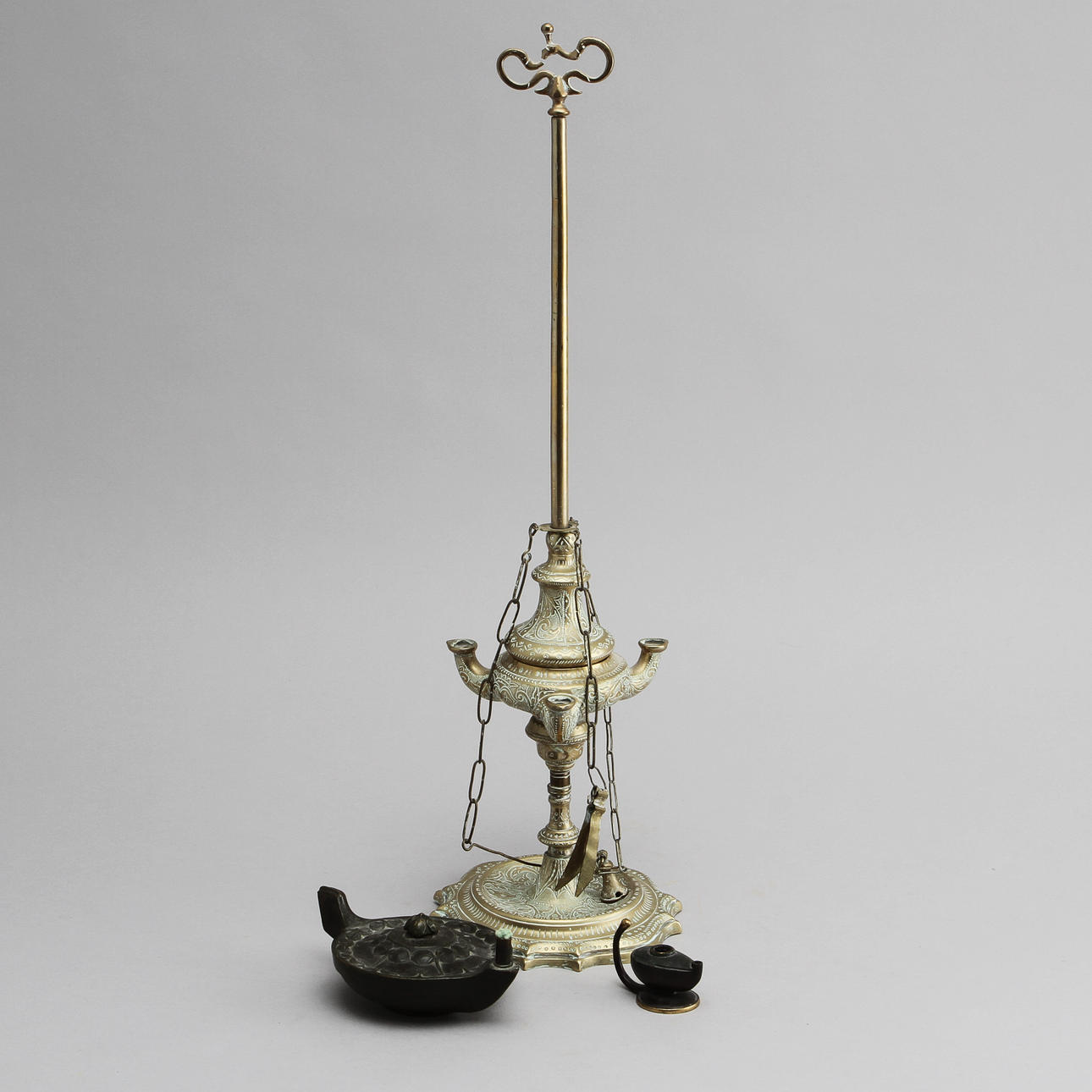 OLJELAMPOR, 3 st, gulmetall samt brons.