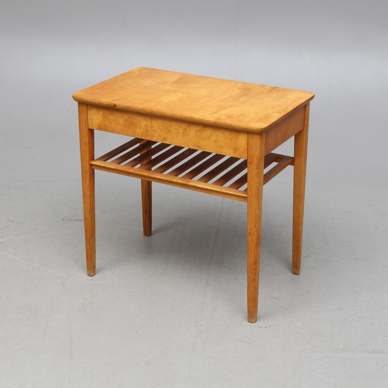 BORD, Svensk möbelindustri, omkring 1900-talets mitt.