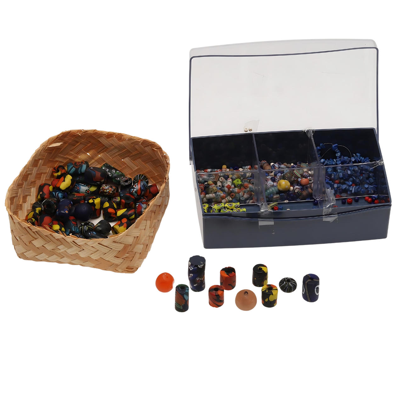 EN STOR MÄNGD MILLEFIORI OCH ANDRA PÄRLOR.