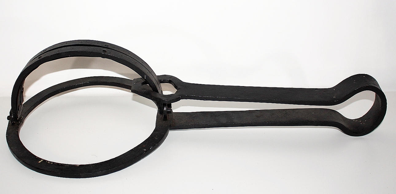 BJÖRNSAX, smidesjärn.