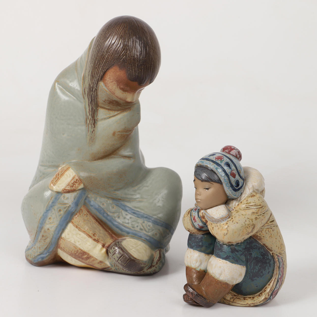 FIGURINES, 2 pieces, Eskimo children, stoneware, Lladro, Spain.