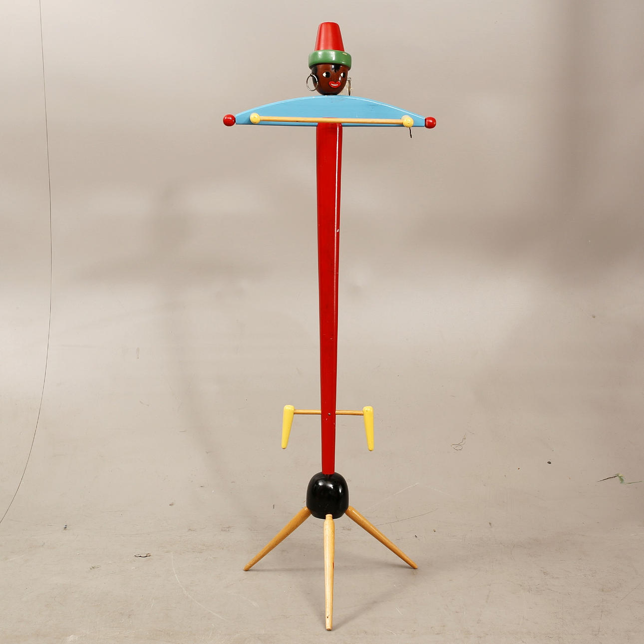 KLÄDBETJÄNT FÖR BARN, trä.