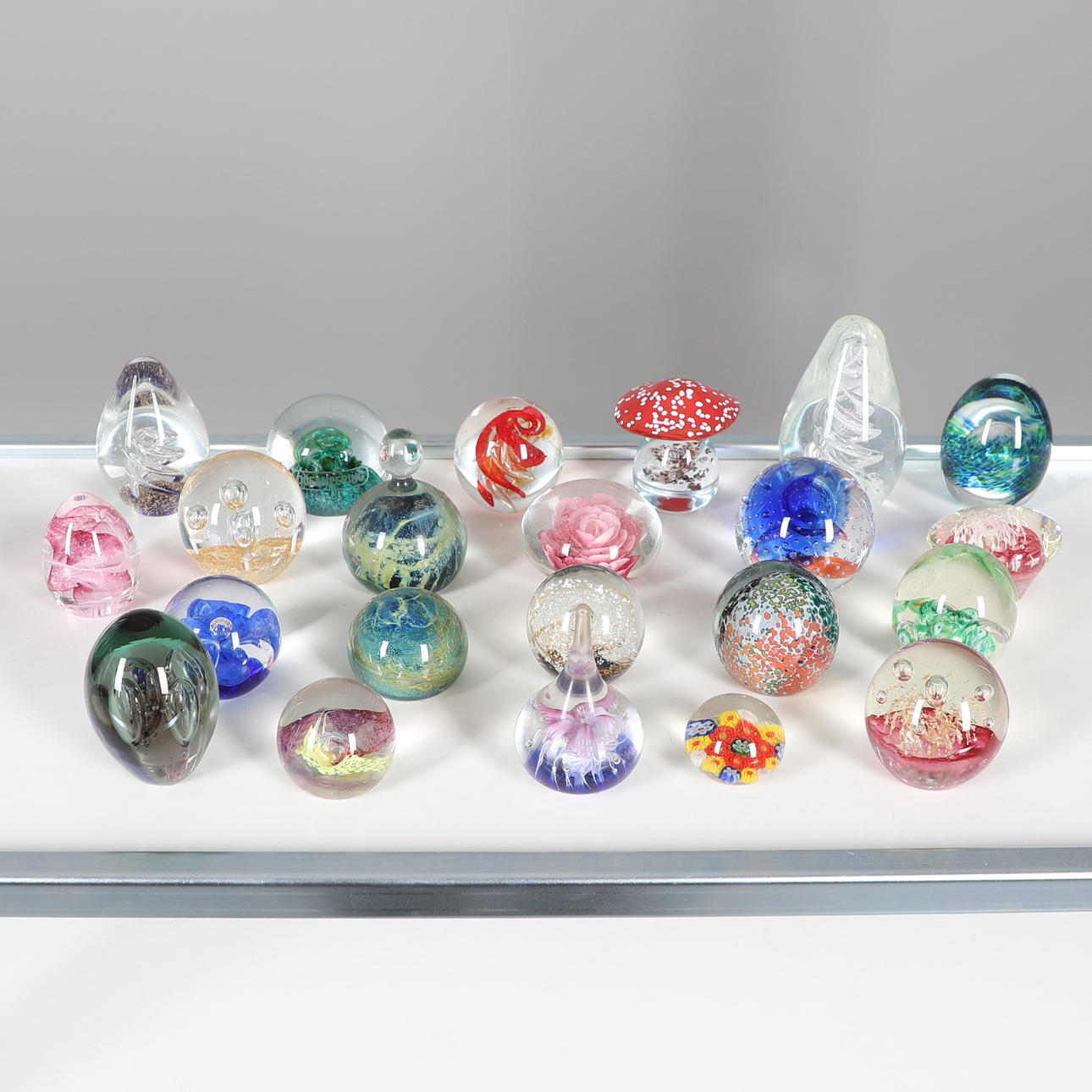ASSORTED GLASS PAPER WEIGHTS.