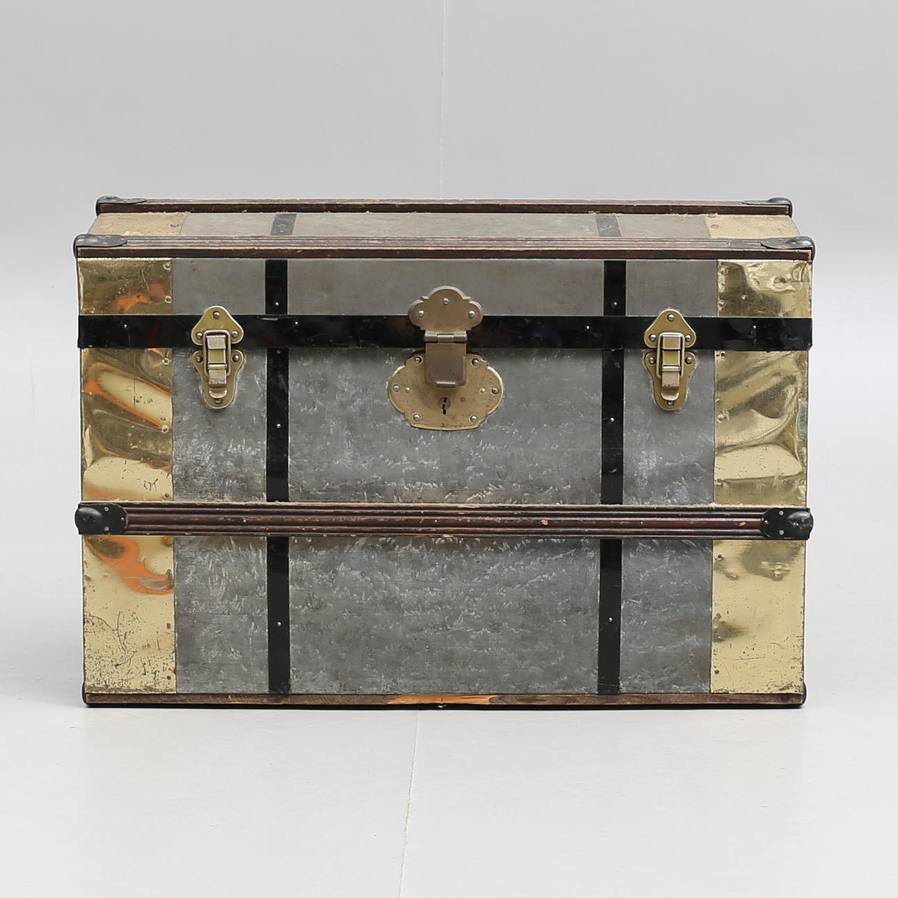 KOFFERT, plåt, tidigt 1900-tal.