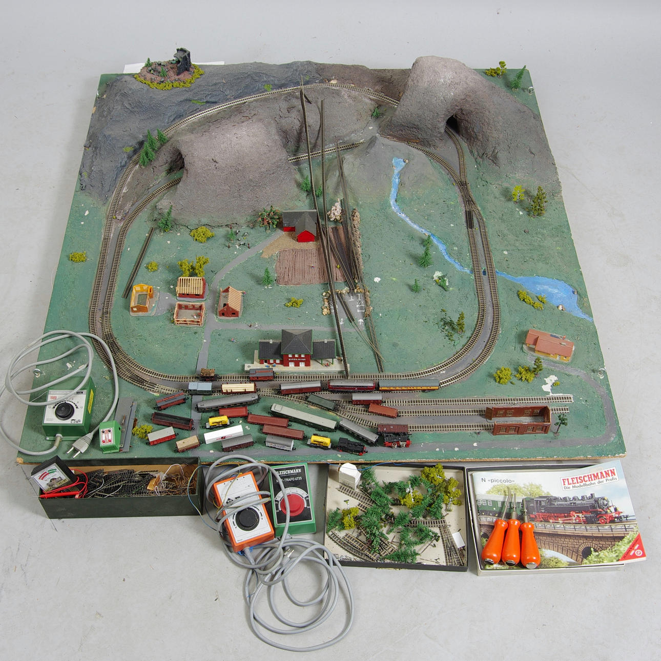 TÅGBANA SAMT TILLBEHÖR.