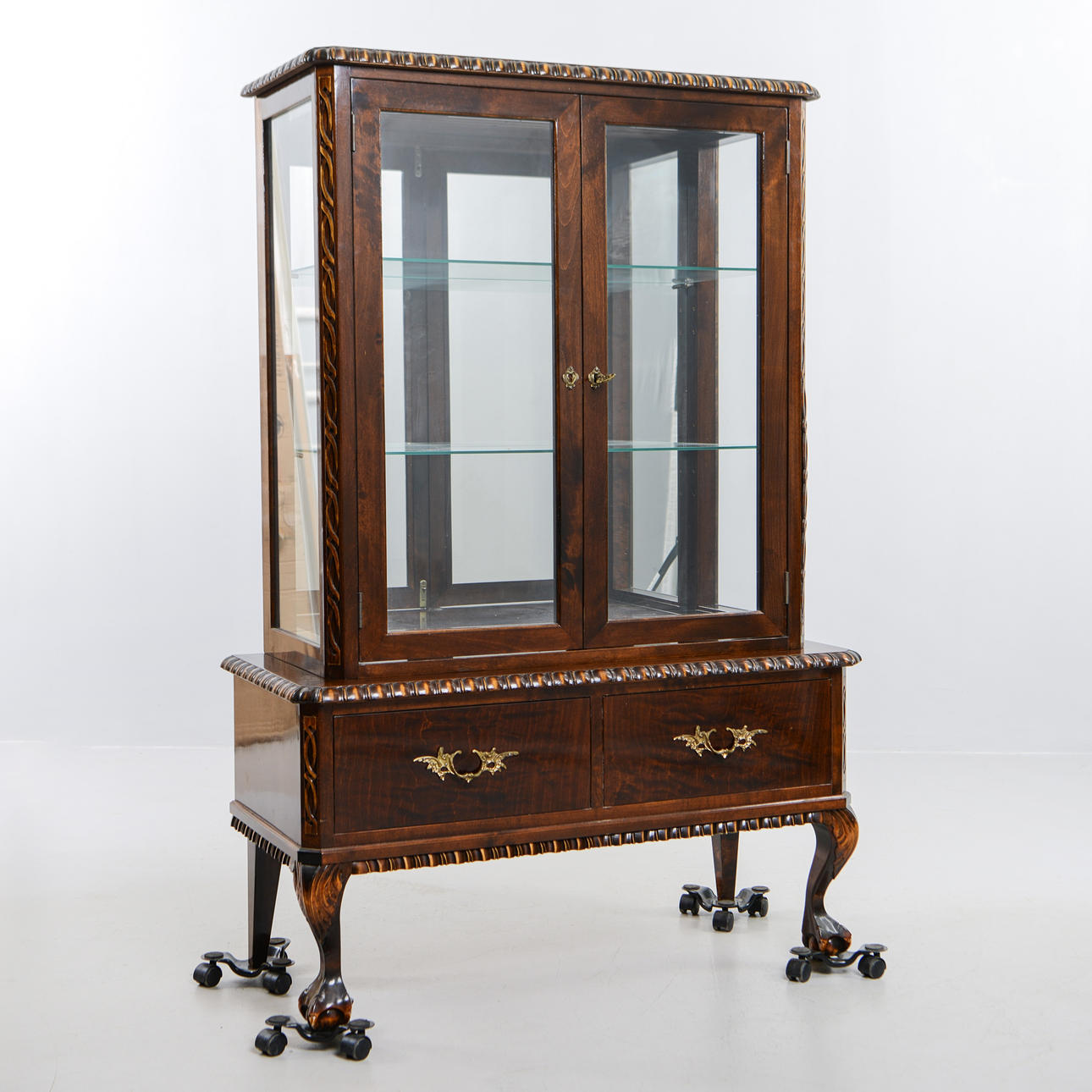 Chippendale-style display cabinet, 20th century.