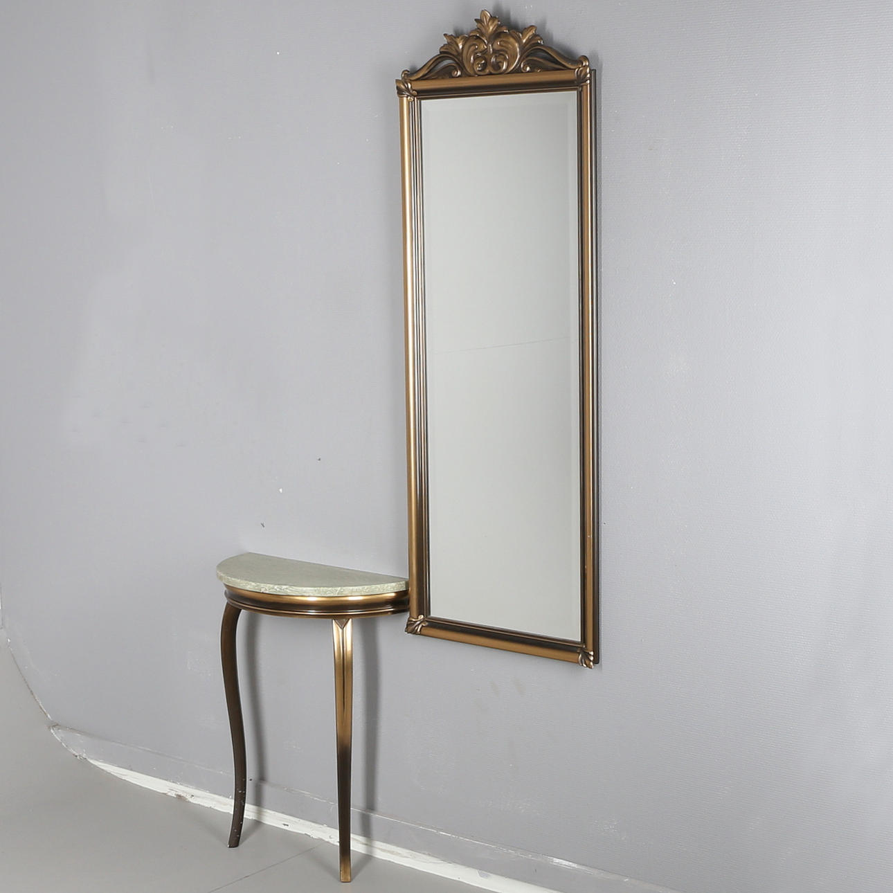 SPEGEL med KONSOLBORD, nyrokokostil, 1900-talets andra hälft.