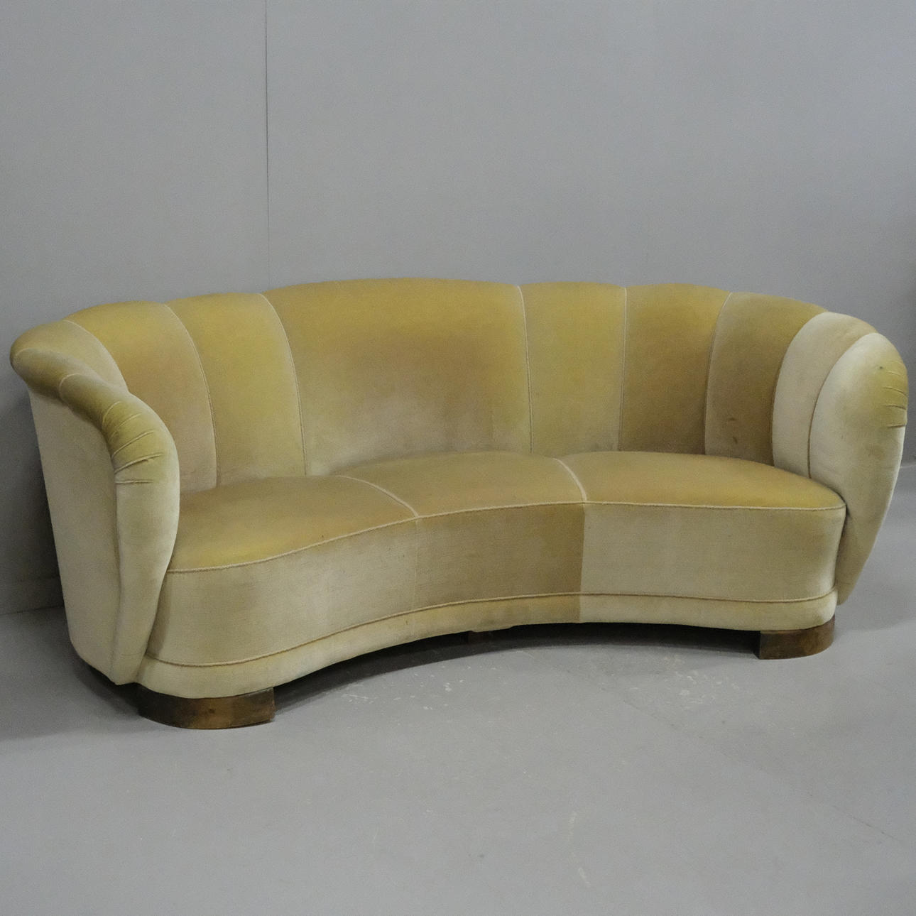 SOFA, ART DECO, CURVED SHAPE, 1930S/40S.
