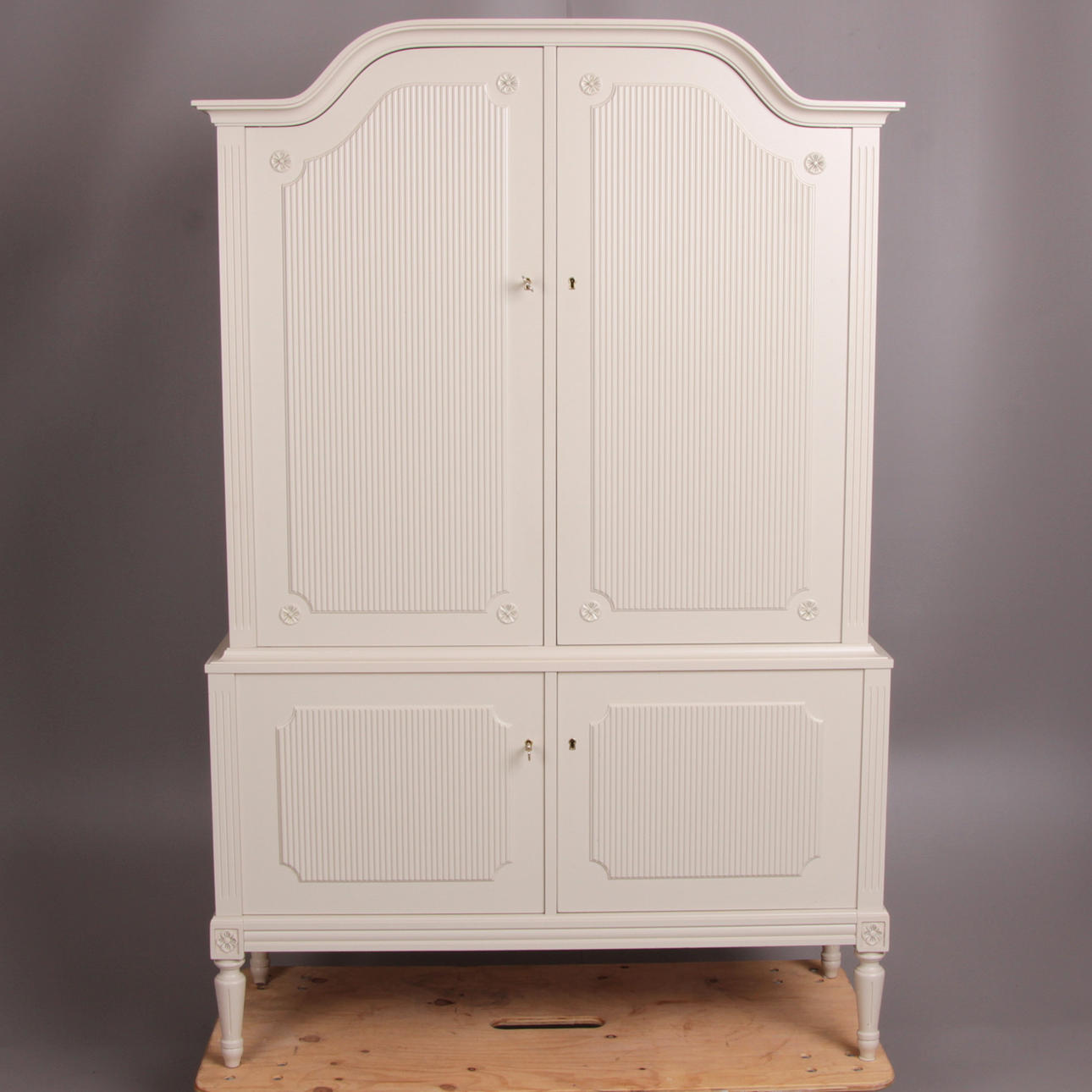 VITRINSKÅP, Gustaviansk stil, Citymöbler AB, Tibro, 1900-talets andra hälft.