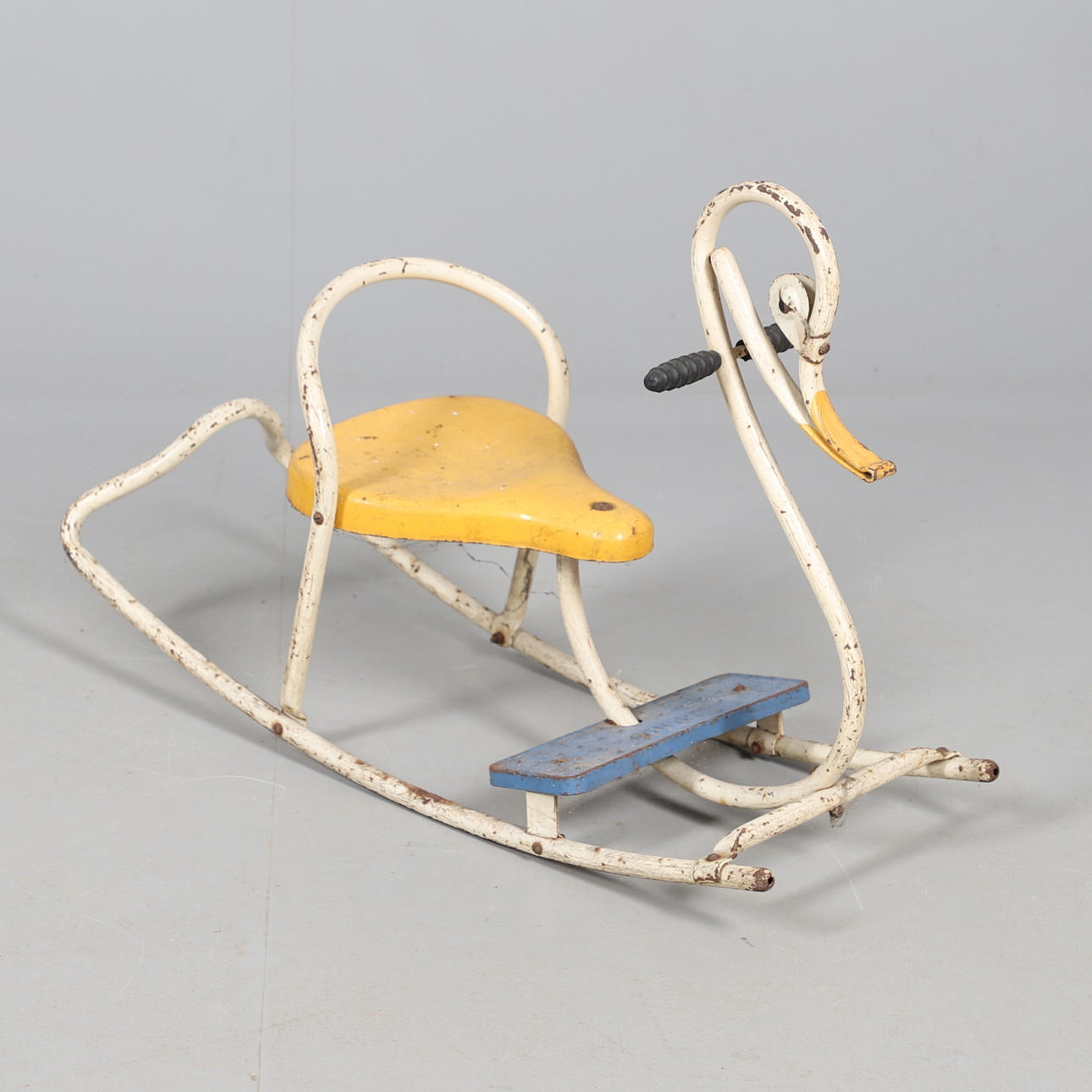 UN CISNE MOBO INFANTIL.