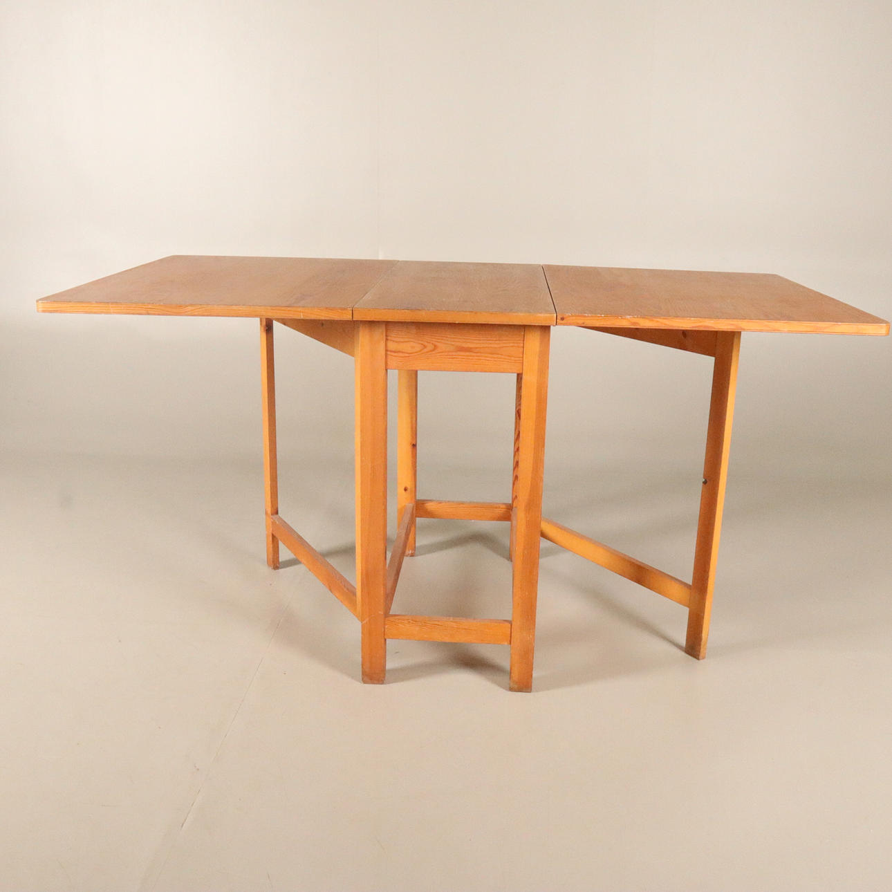 PUNCH TABLE, pine. Furniture - Tables - Auctionet
