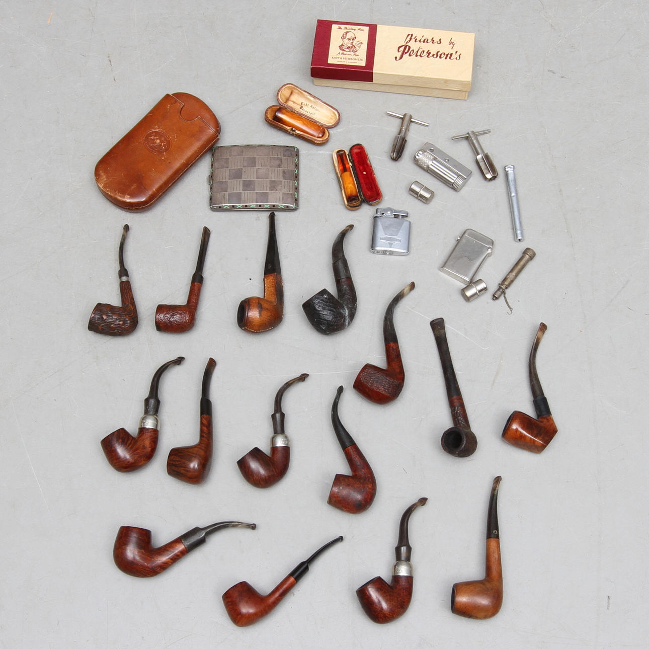 PARTI TOBAKIANA, mestadels pipor.