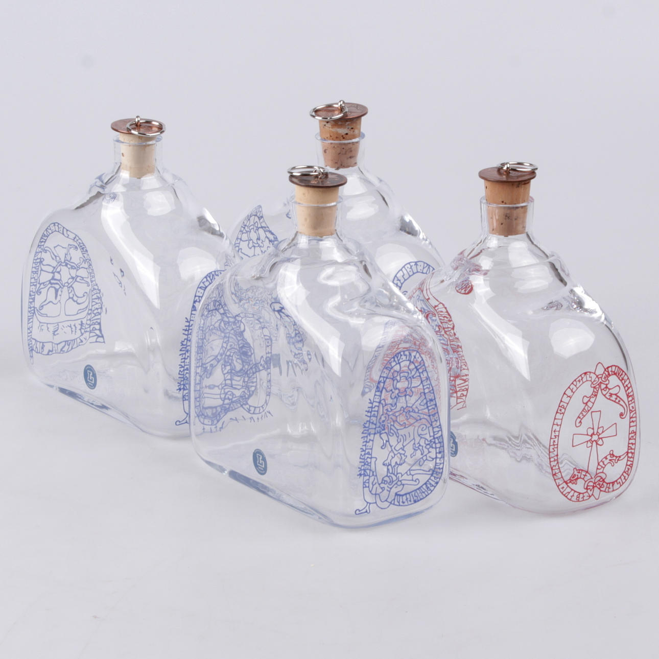 BRÄNNVINSKARAFFER, 4 st. Lindshammar, 1900-tal.