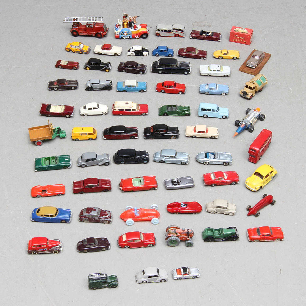 LEKSAKSBILAR, cirka 60stycken. Dinky, Tekno, Corgi med flera.