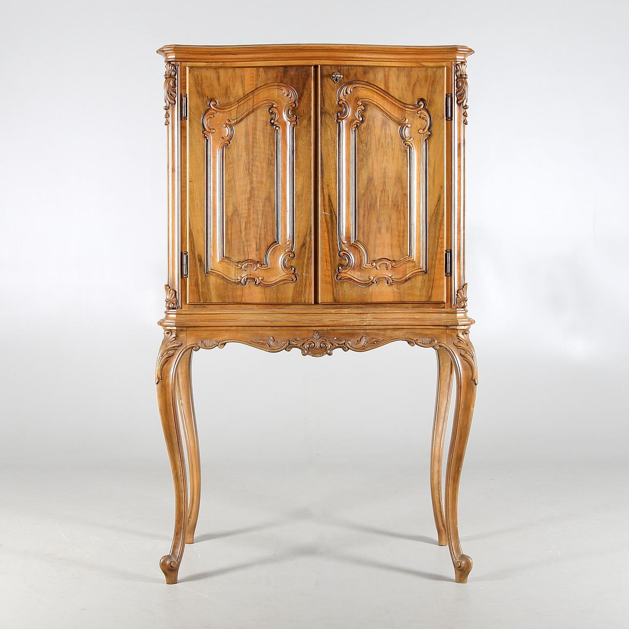 BARSKÅP, Rokokostil, 1900-tal.