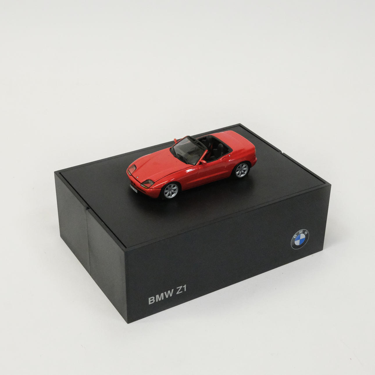 MODELLBILAR, BMW, ÅTTA DELAR.