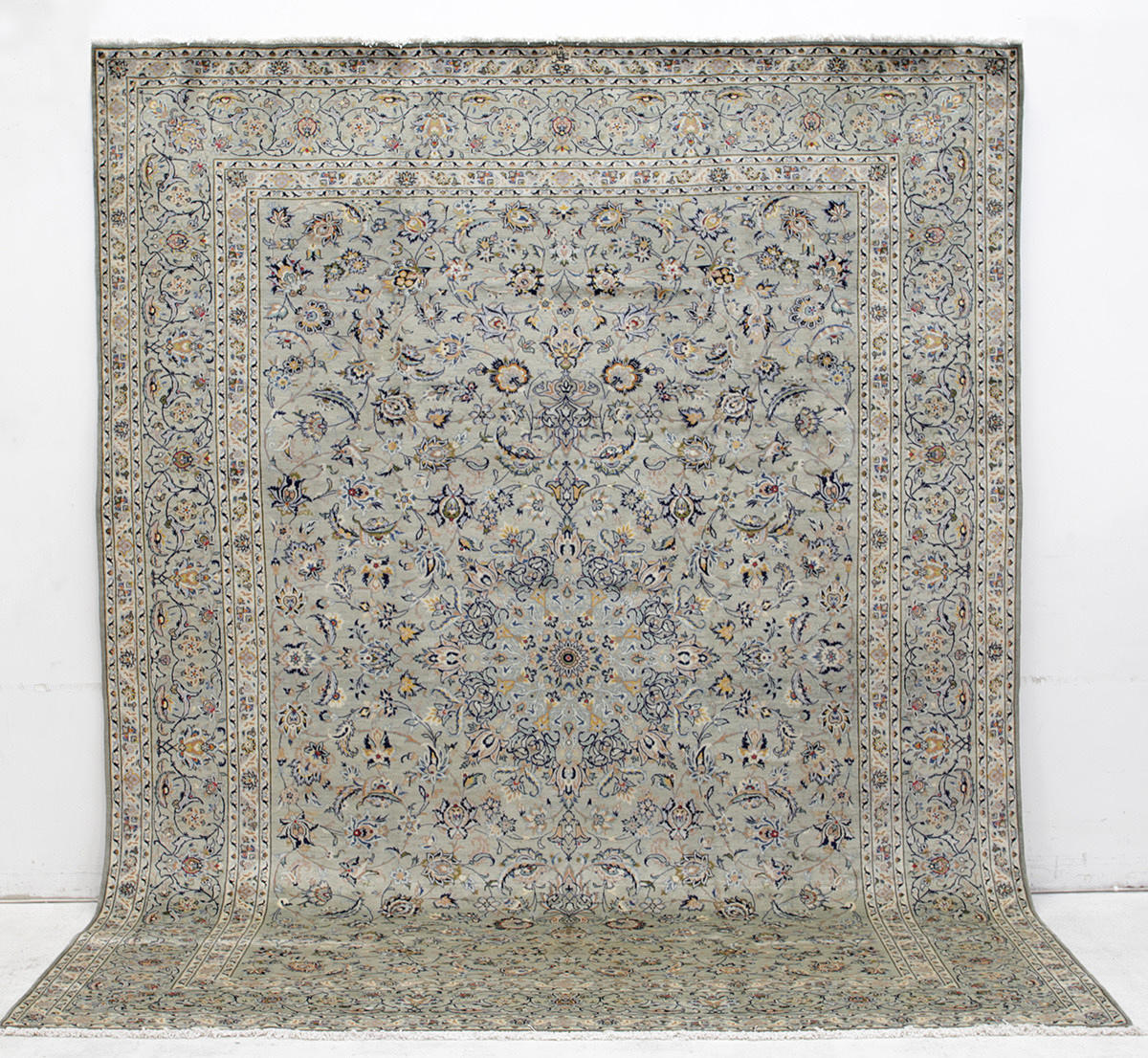 MATTA, Persisk, ljusgrön Keshan, 390 x 300 cm.